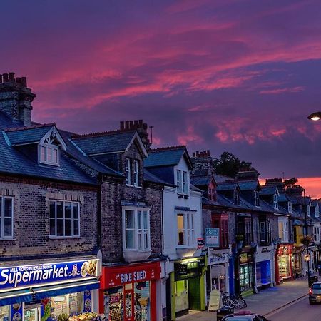 Vibrant City Centre - King Bed, Entire Apartment CBG エクステリア 写真