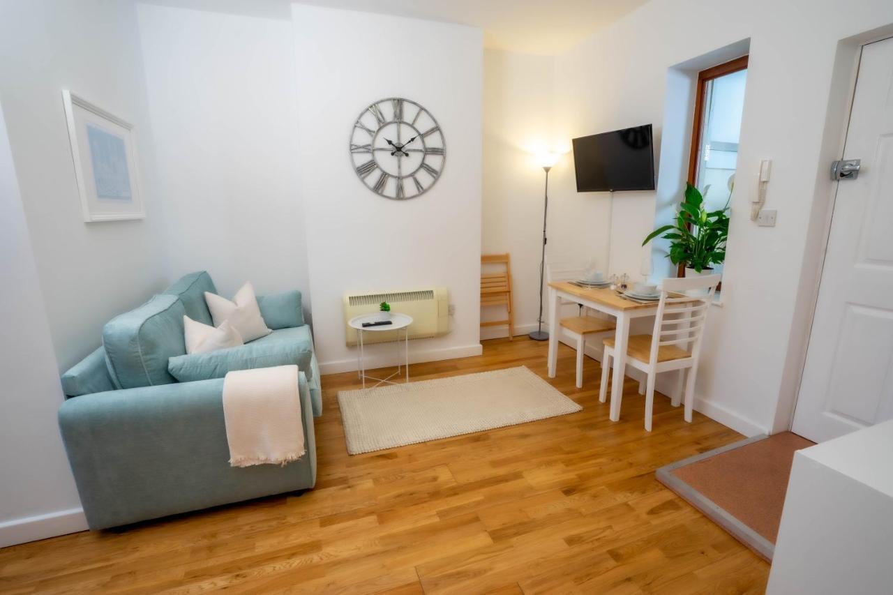 Vibrant City Centre - King Bed, Entire Apartment CBG エクステリア 写真